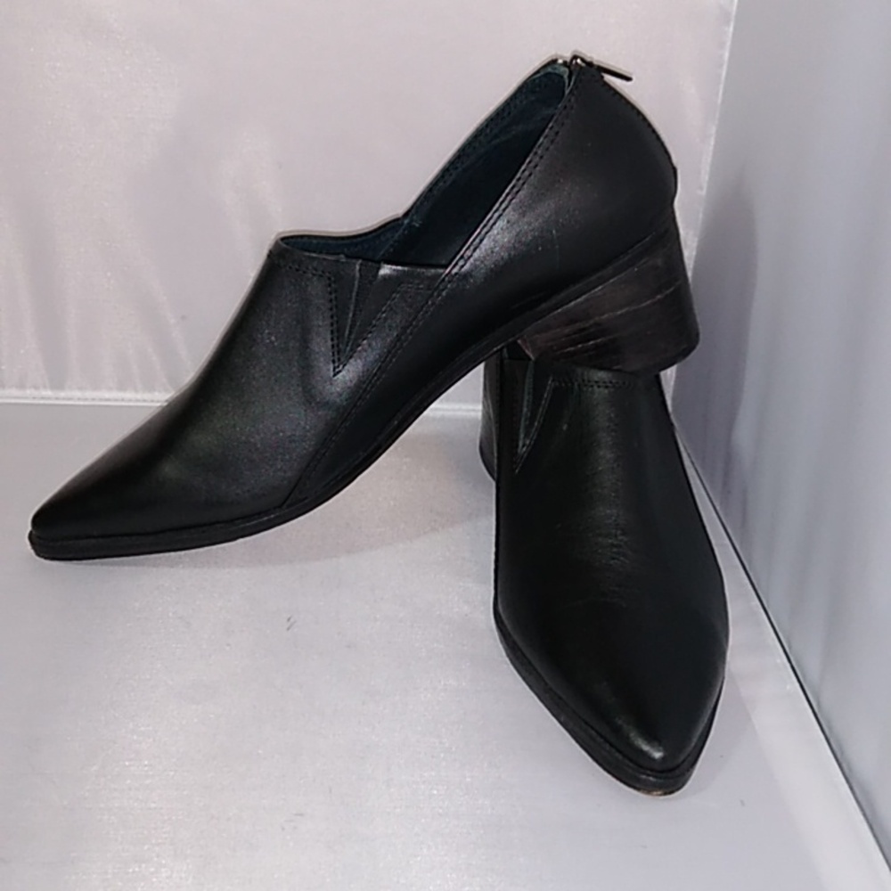 Amazing all leather shoes, size 7